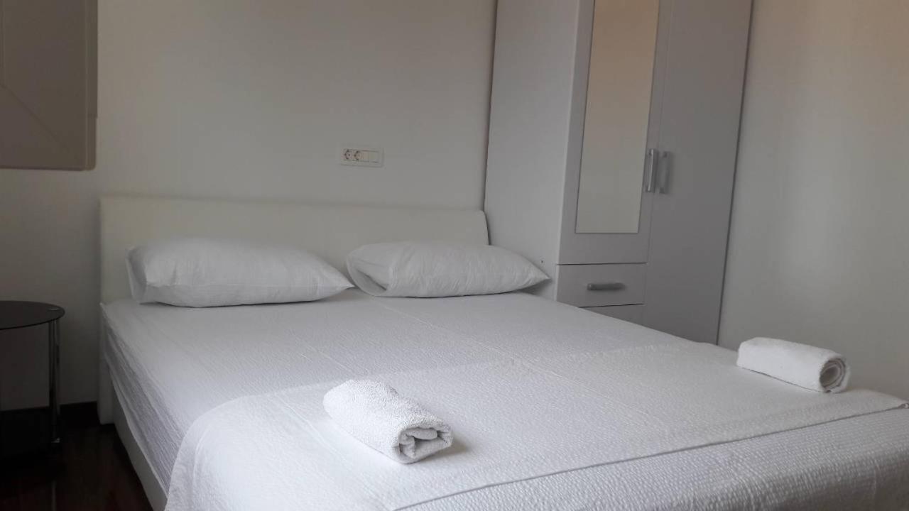 Apartments By The Sea Bilo, Primosten - 14601 ภายนอก รูปภาพ