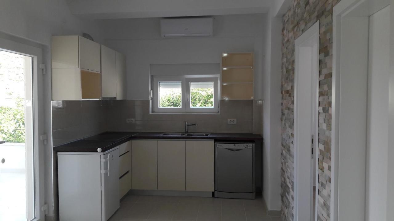 Apartments By The Sea Bilo, Primosten - 14601 ภายนอก รูปภาพ